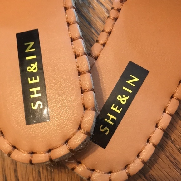 𝅺🆕 She & In White Quilted Sandals 7.5 - Picture 4 of 6